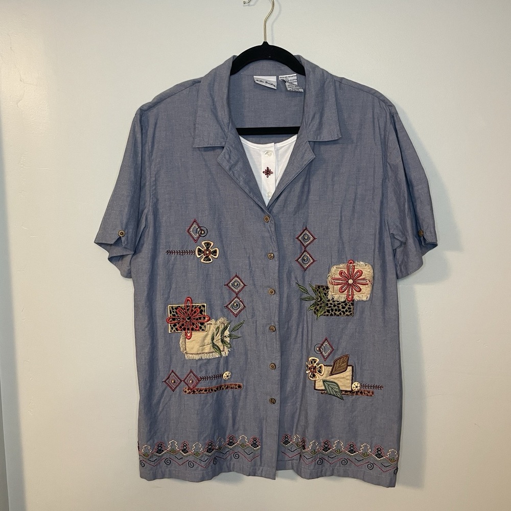 Bobbie Brooks Button Front Blouse Woman's XL Blue Denim Embroidery Art‎ Buttons